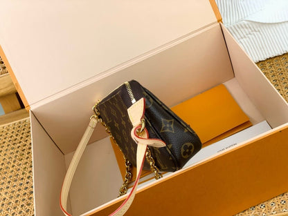 Louis Vuitton M82766 Pochette Accessoires