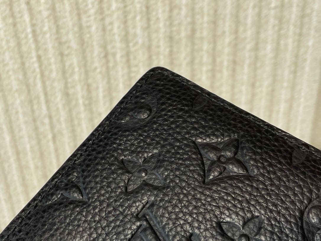 Louis Vuitton M82072 Multiple Wallet