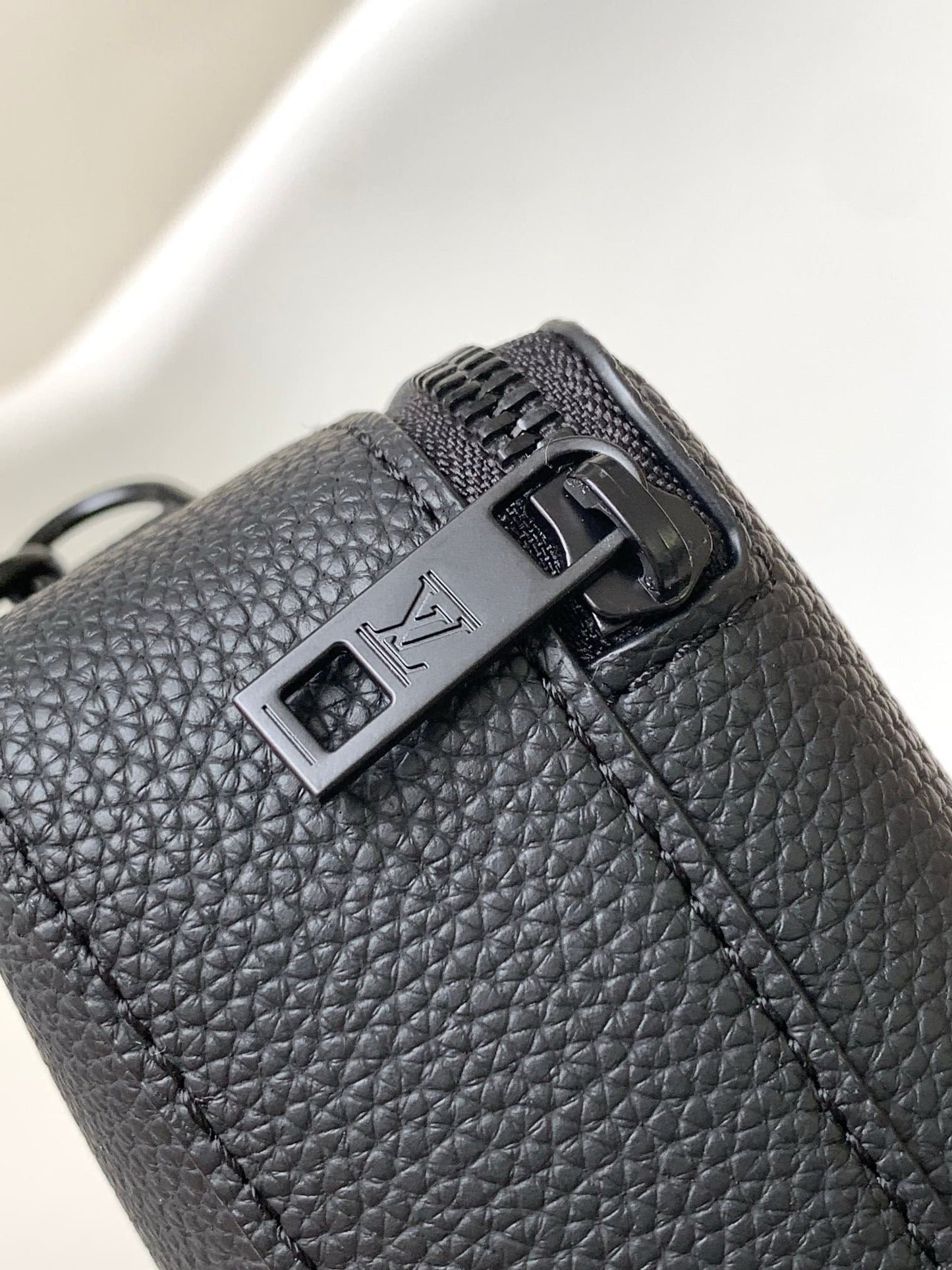 Louis Vuitton M59161 Alpha Wearable Wallet