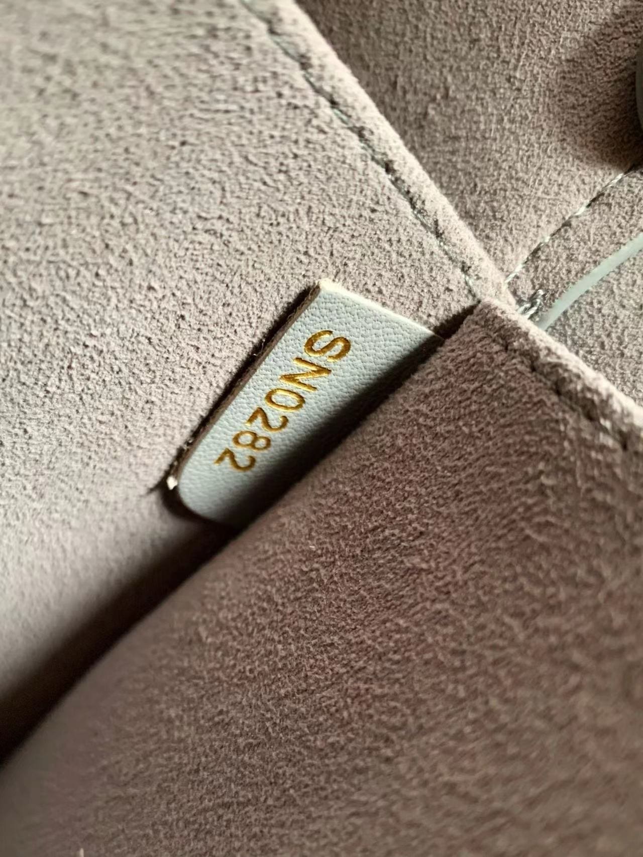 Louis Vuitton M12749 Néonoé BB