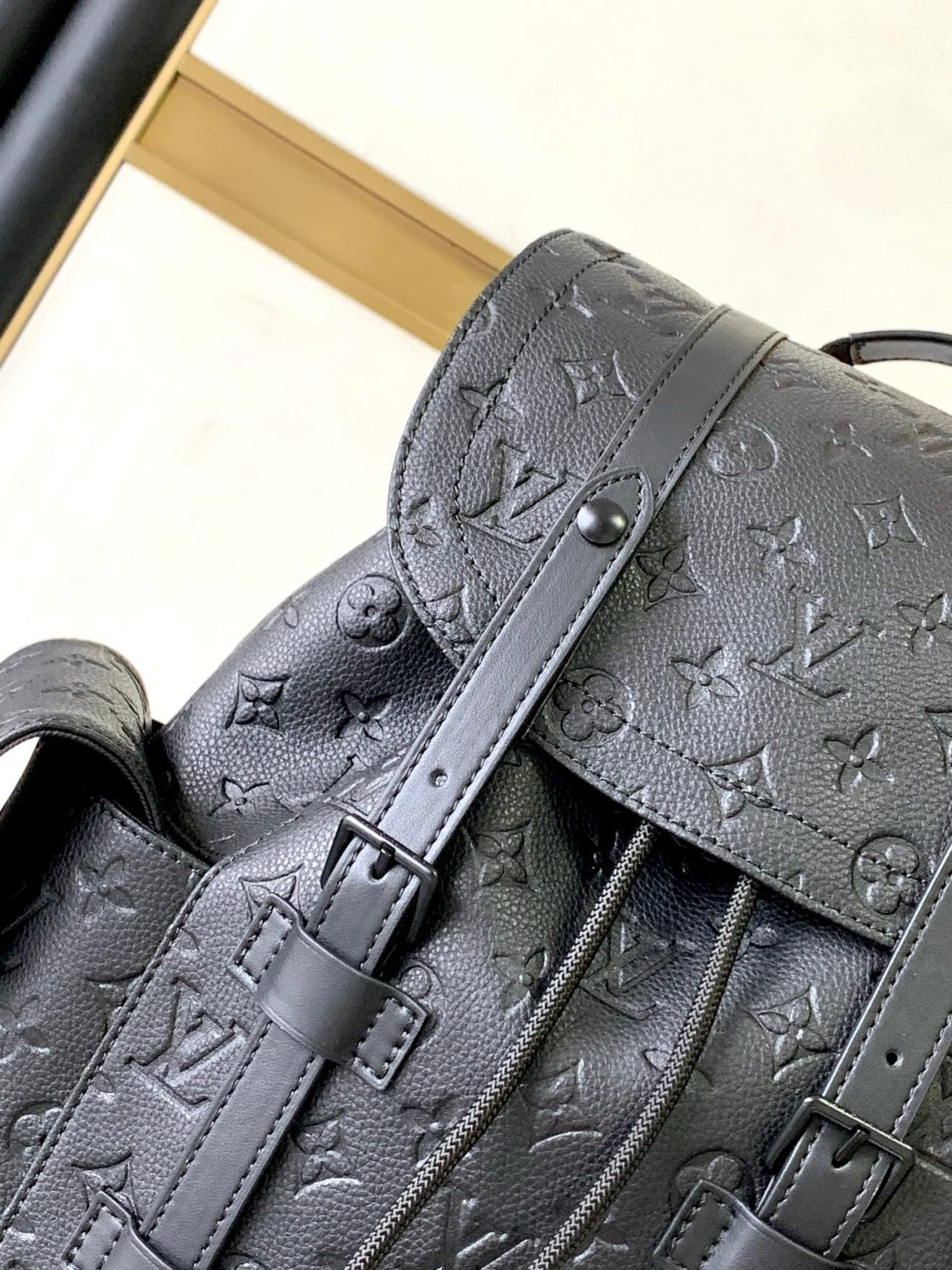 Louis Vuitton M55699 Christopher MM