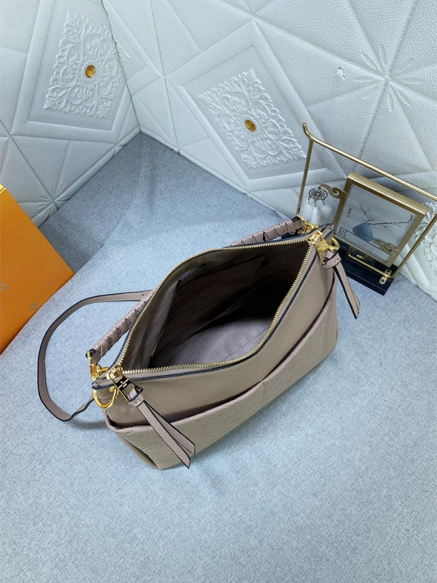 Louis Vuitton M45523 Maida hobo