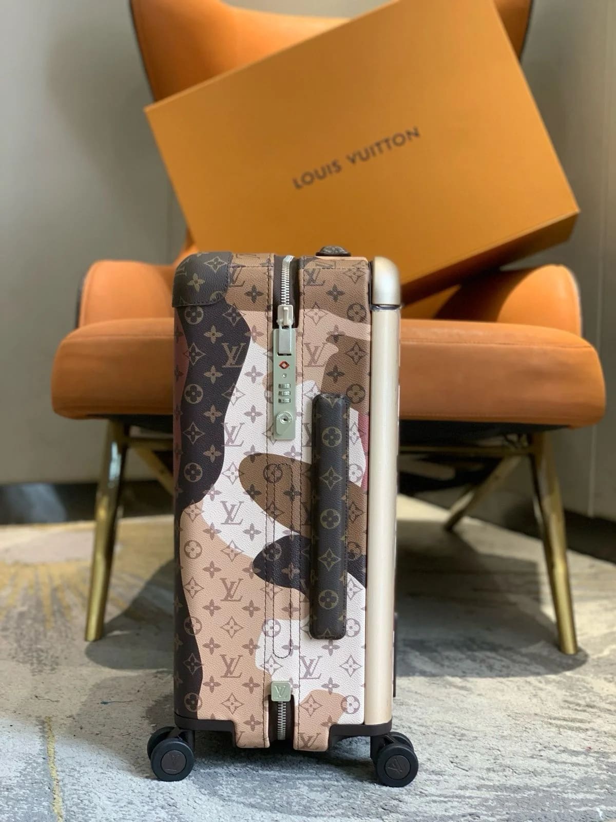 Louis Vuitton M10264 Horizon 55