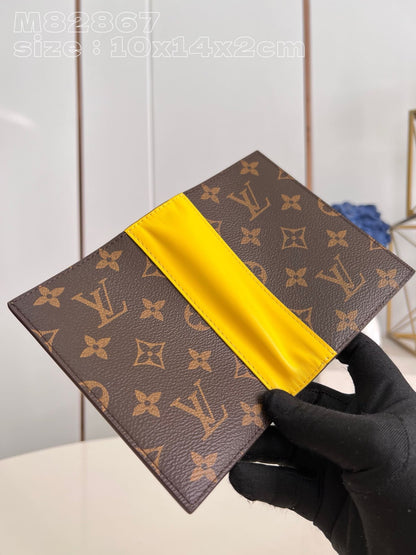 Louis Vuitton M82864 Passport Cover