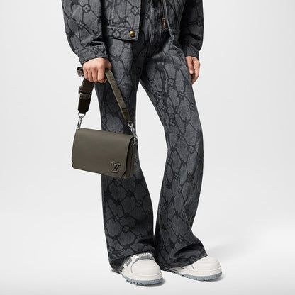 Louis Vuitton M25125 Takeoff Messenger PM