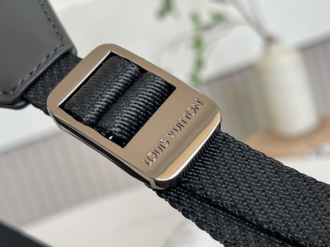 Louis Vuitton M46331 Christopher PM