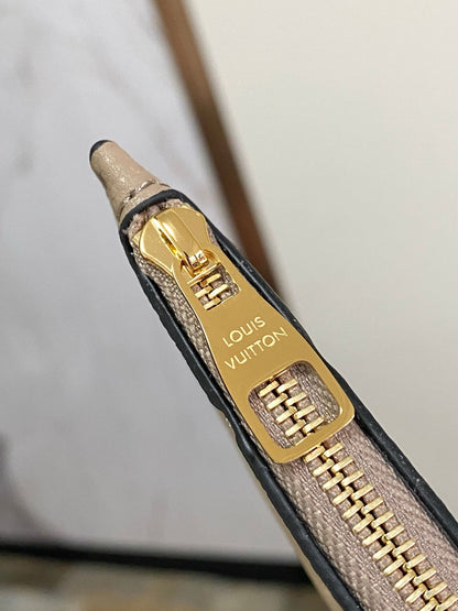 Louis Vuitton M25453 LV Bundle