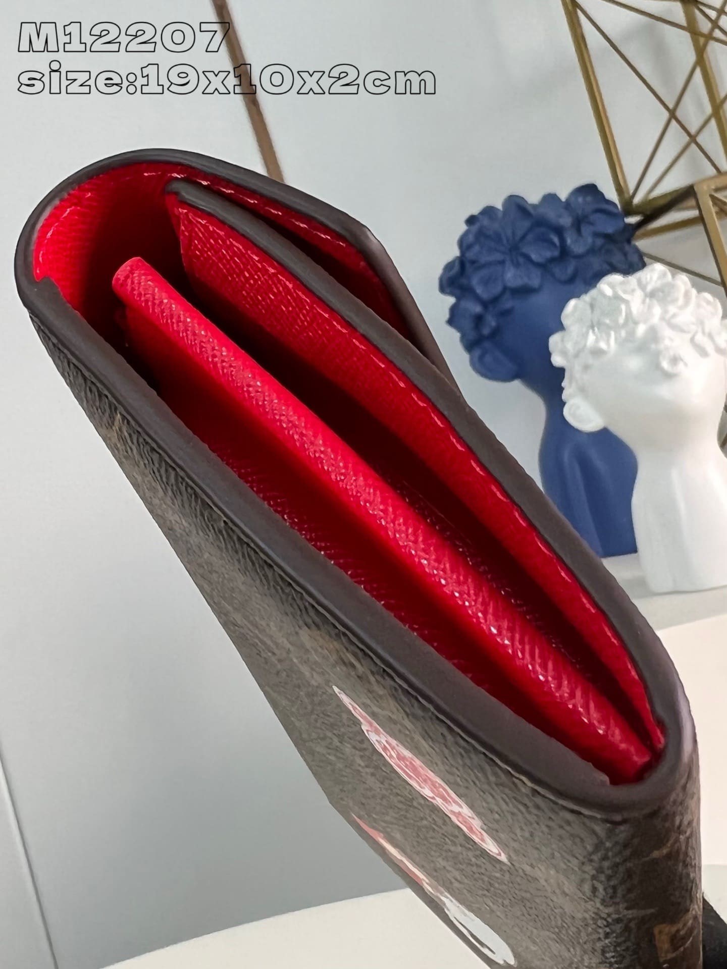 Louis Vuitton M12207 Sarah Wallet