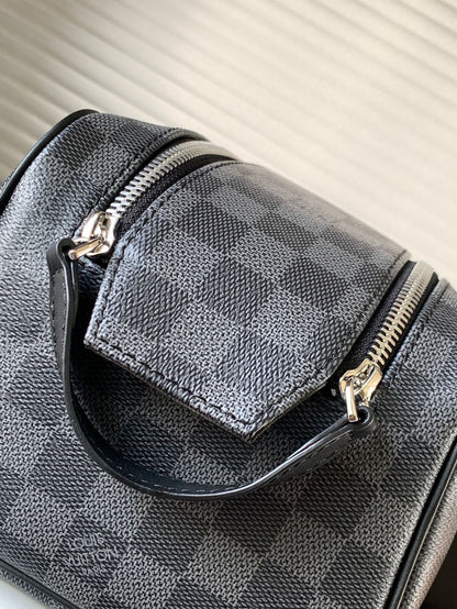 Louis Vuitton N40127 DOPP toiletry bag