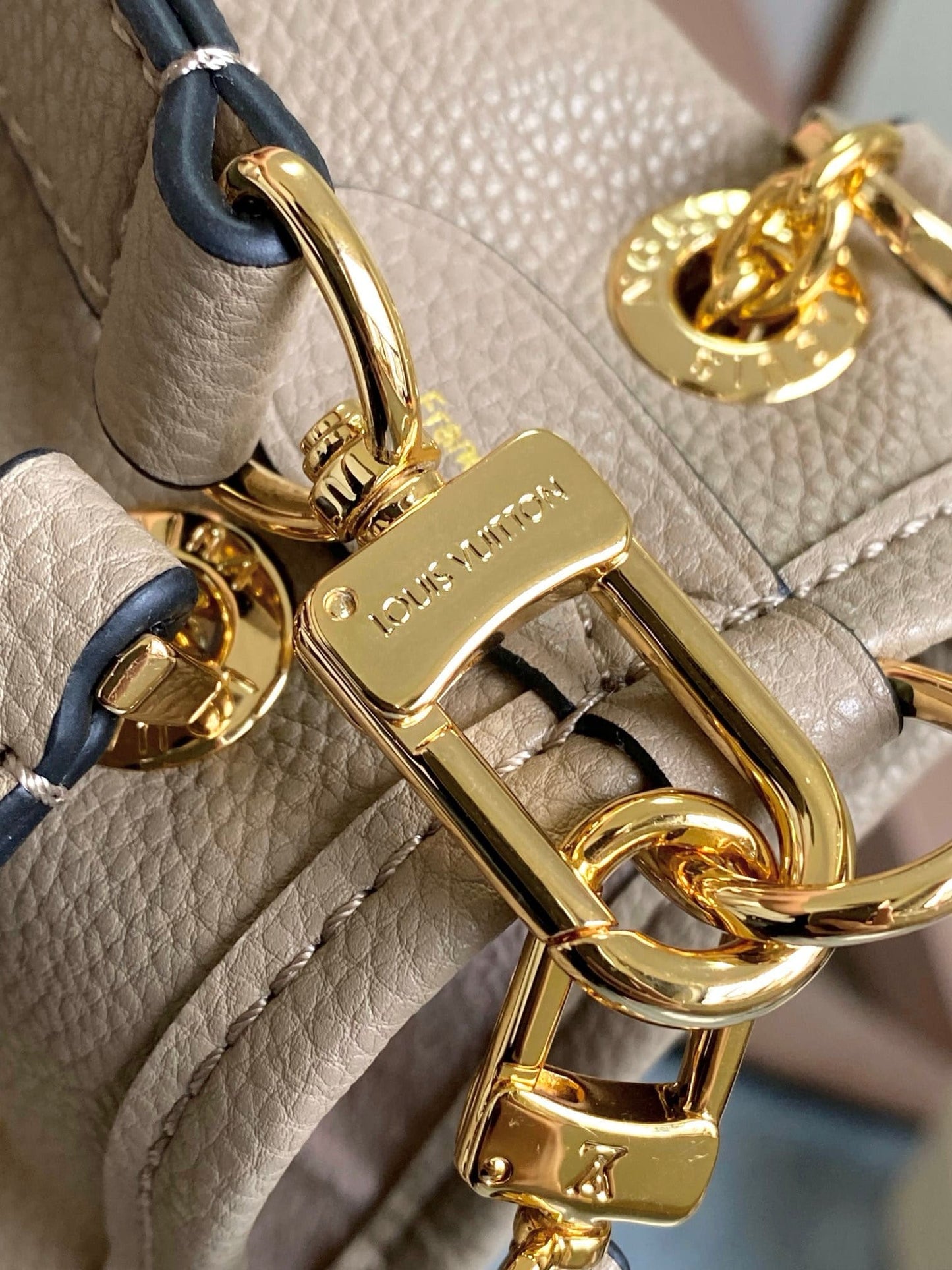 Louis Vuitton M25453 LV Bundle