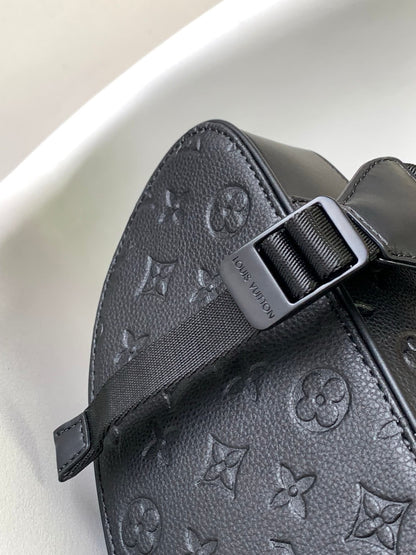 Louis Vuitton M55699 Christopher MM