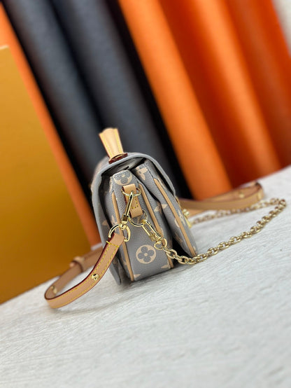 LOUIS VUITTON Pochette Métis East West Monogram