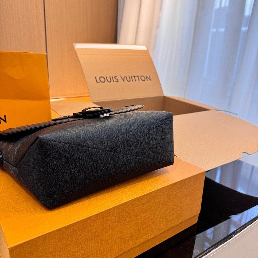Louis Vuitton M45911 Saumur Messenger Bag