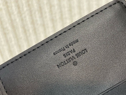Louis Vuitton M82072 Multiple Wallet