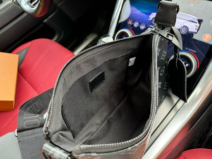 Louis Vuitton M11741 Pochette Accessoire XL