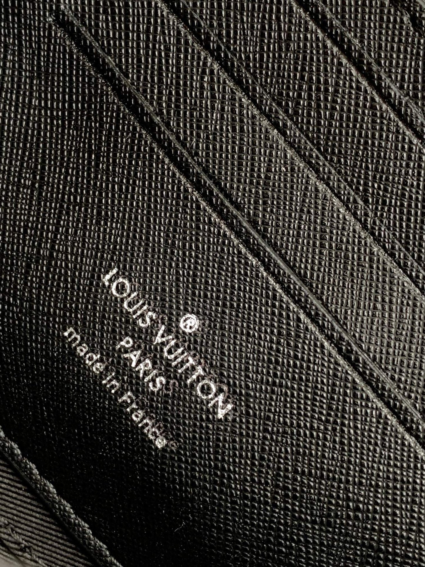 Louis Vuitton M59161 Alpha Wearable Wallet