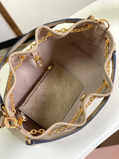 Louis Vuitton M25453 LV Bundle