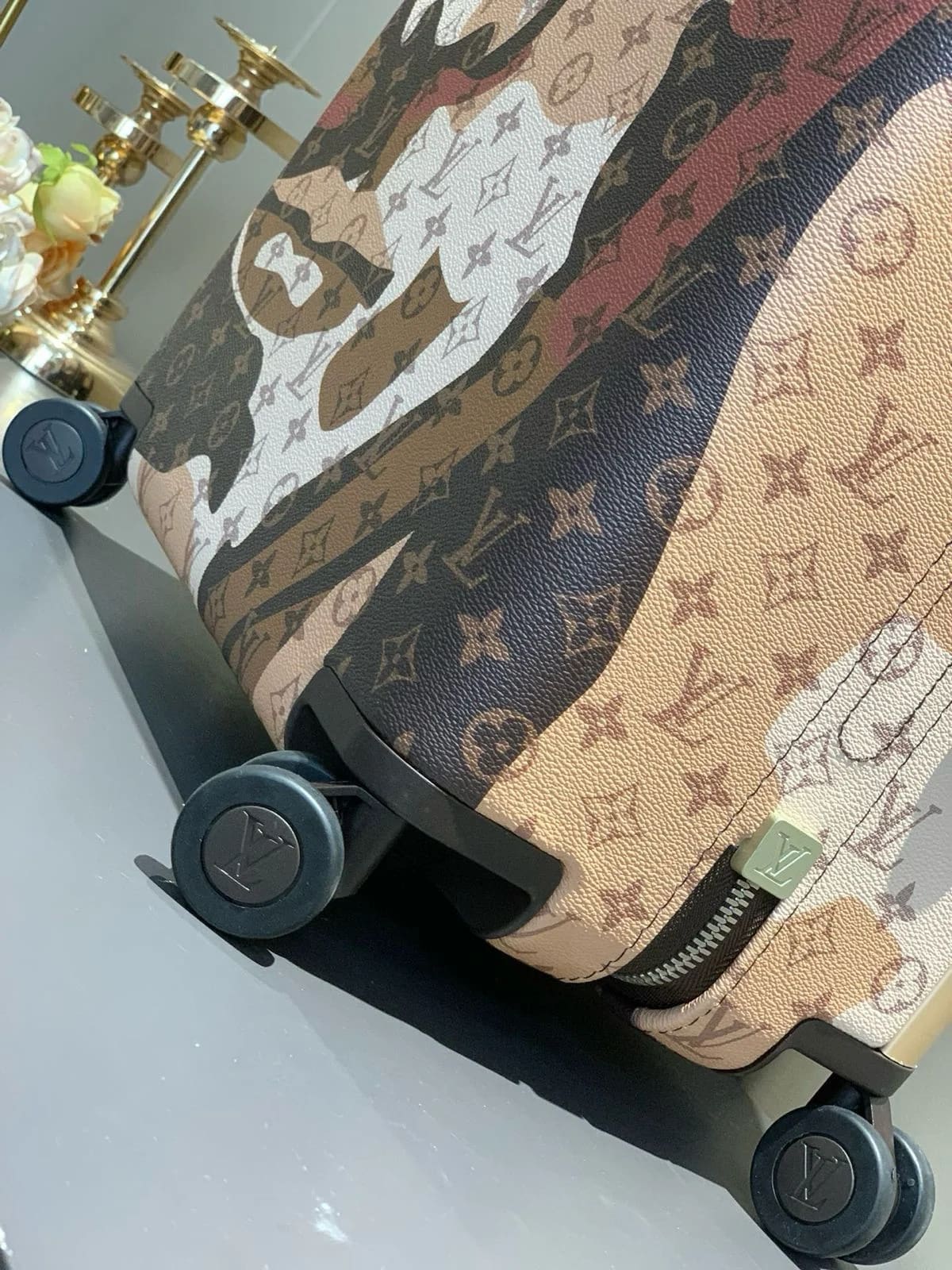 Louis Vuitton M10264 Horizon 55