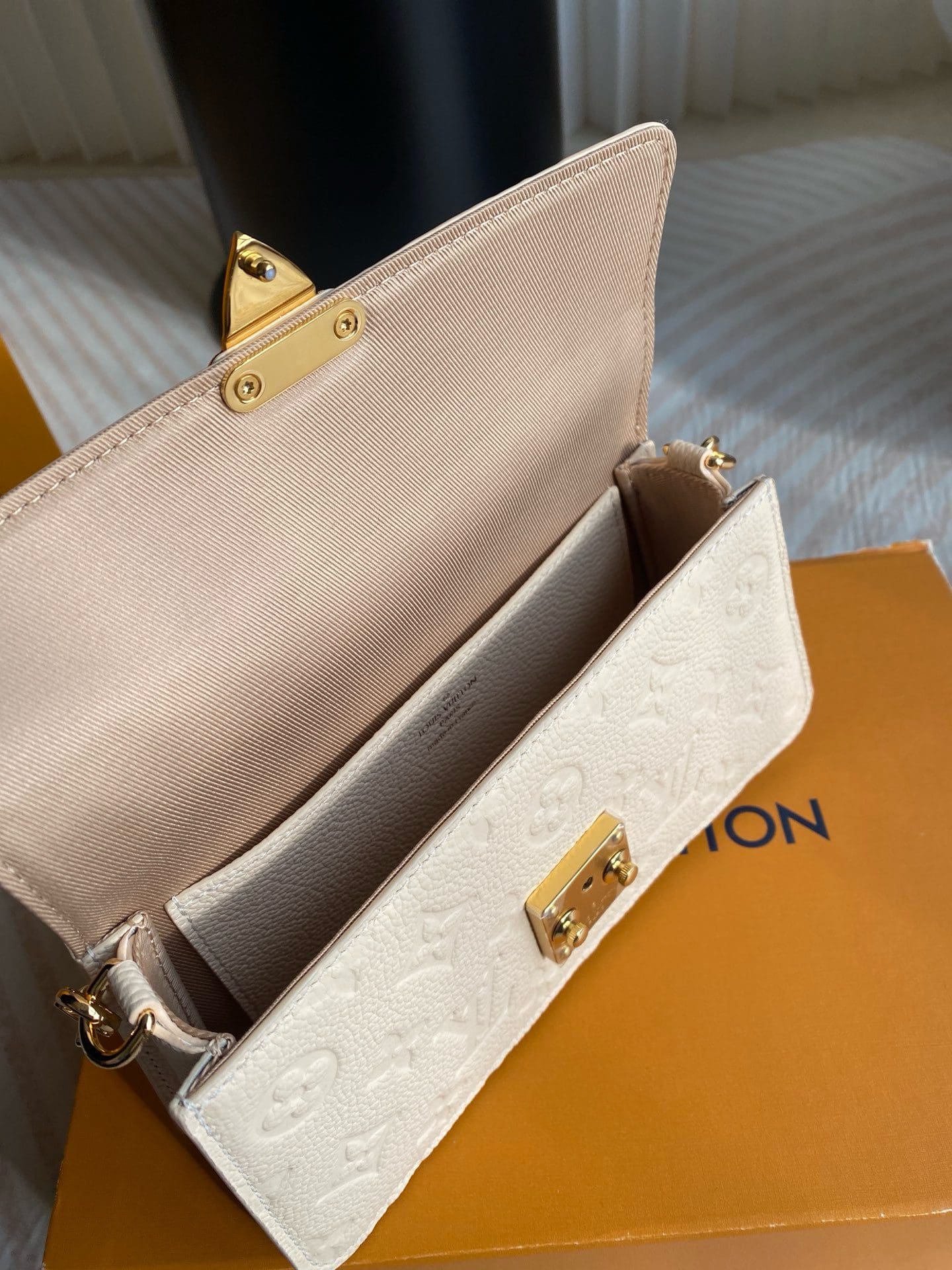 Louis Vuitton M82836 WALLET ON CHAIN METIS handbags