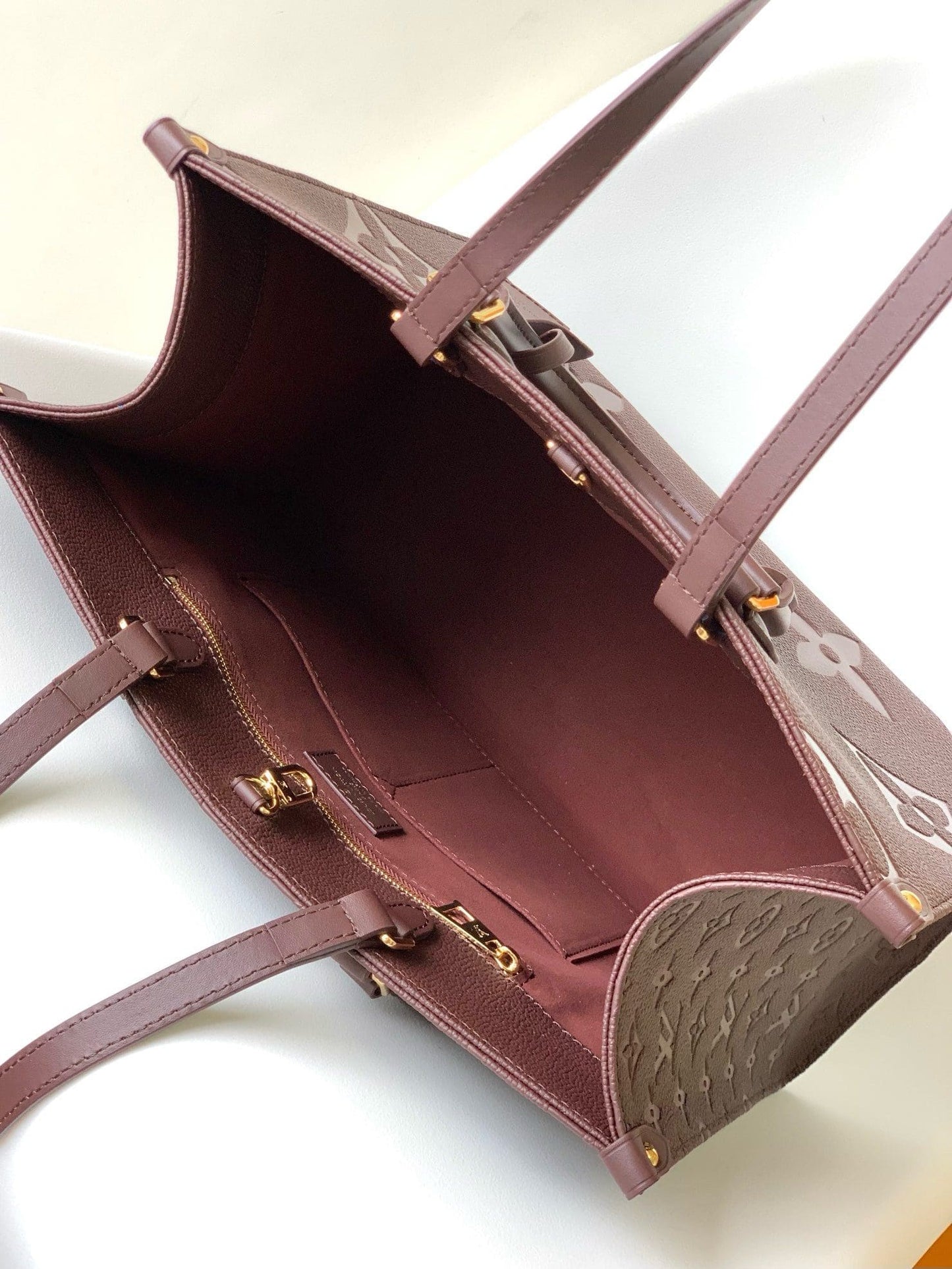 Louis Vuitton M46601 OnTheGo MM