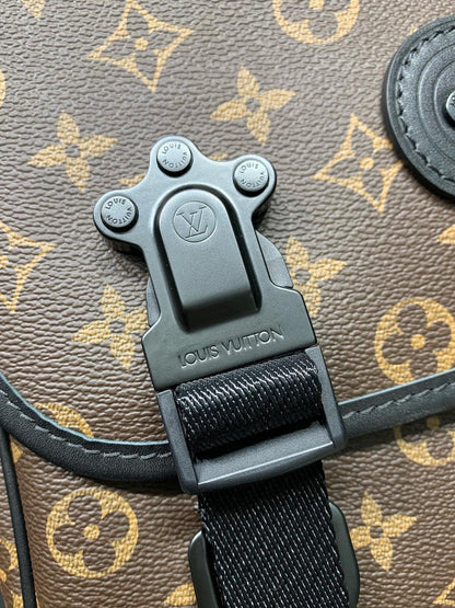 Louis Vuitton M46972 LV Trail Messenger