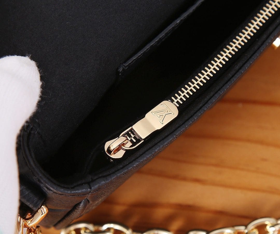 Louis Vuitton M82154 WALLET ON CHAIN IVY handbag