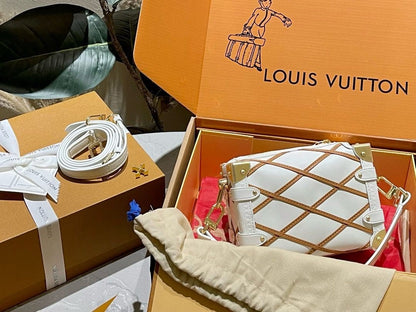 Louis Vuitton M25216 Side Trunk PM