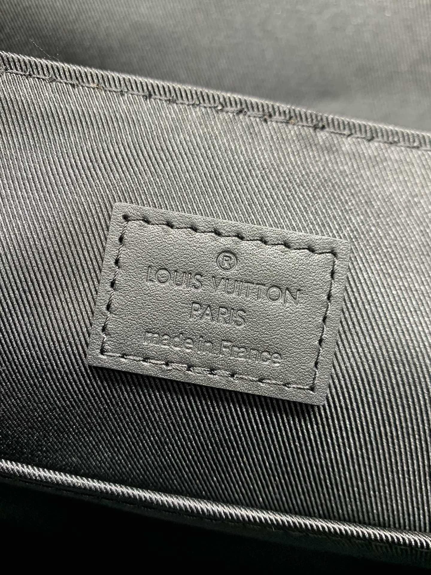 Louis Vuitton M46972 LV Trail Messenger