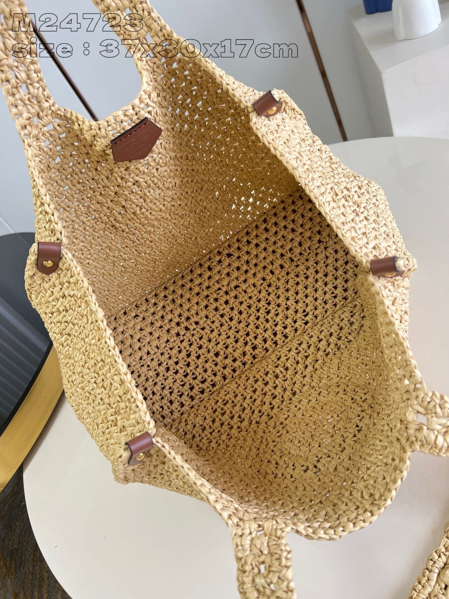 Louis Vuitton M24723 OnTheGo MM