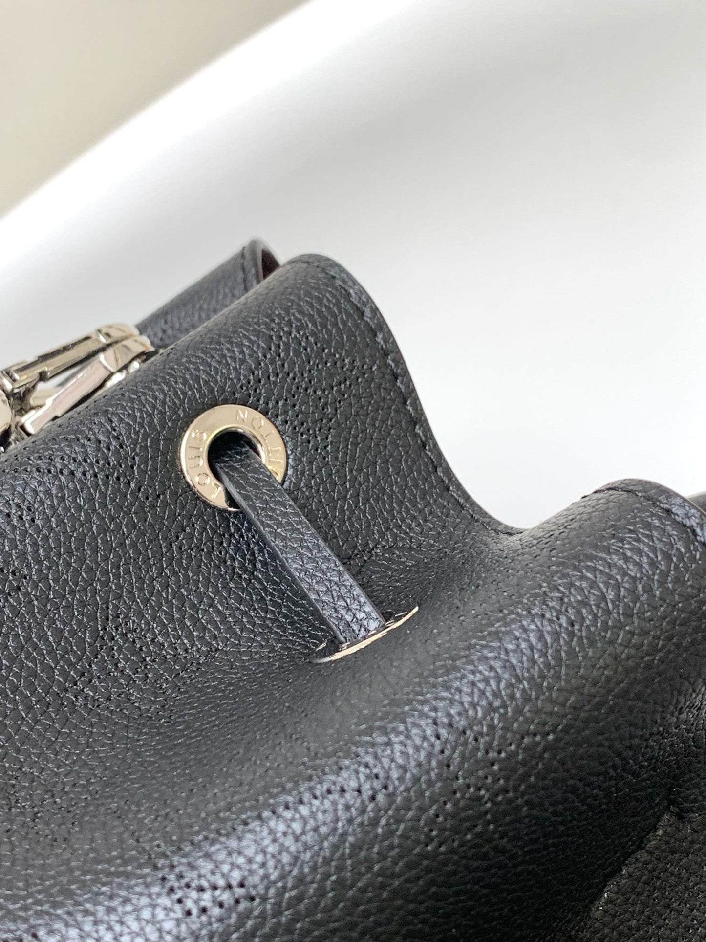 Louis Vuitton M59200 Bella Tote