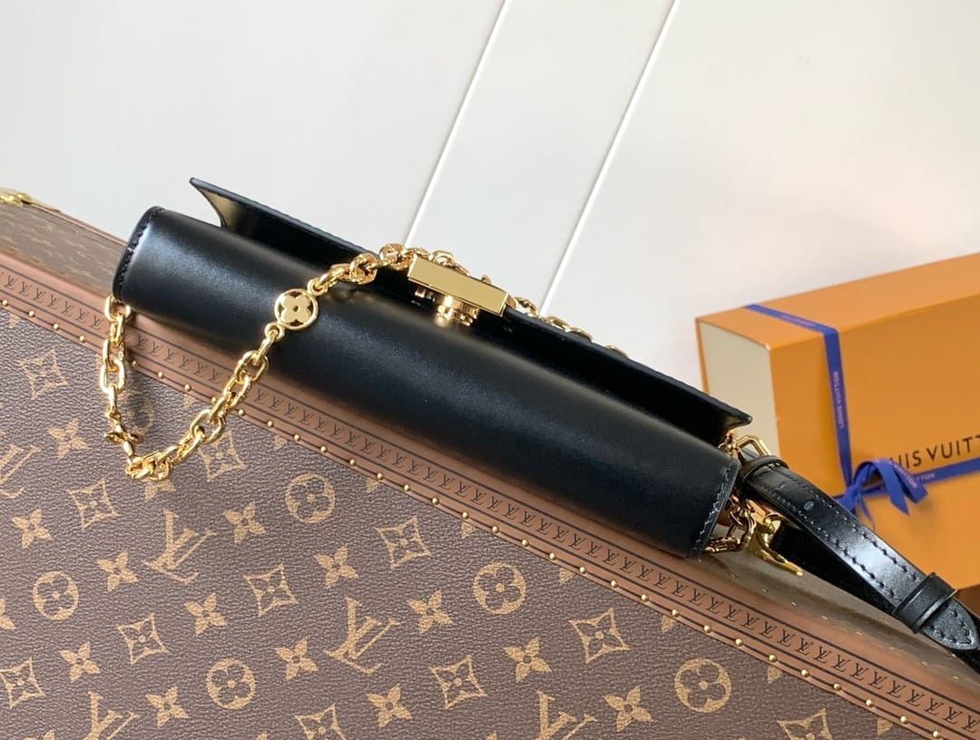 Louis Vuitton M12143 Wallet On Chain Capucines