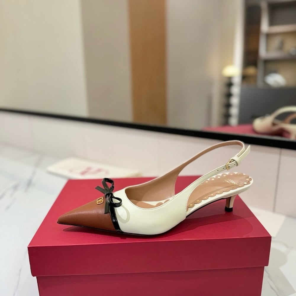 VALENTINO BEPOINTY SLINGBACK PUMPS IVORY AND TOBACCO 6W2S0LL3YEA CVM