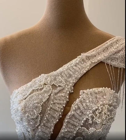 Luxurious Lace Beaded Wedding Dresses One Shoulder Mermaid Bridal Gowns Crystal Beads Sequin Sweep Train SA1247