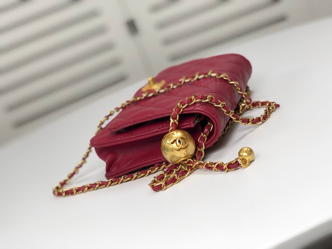 WALLET ON CHAIN Grained Shiny Calfskin & Gold-Tone Metal Dark Burgundy