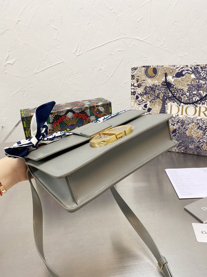 Dior 30 Montaigne Bag