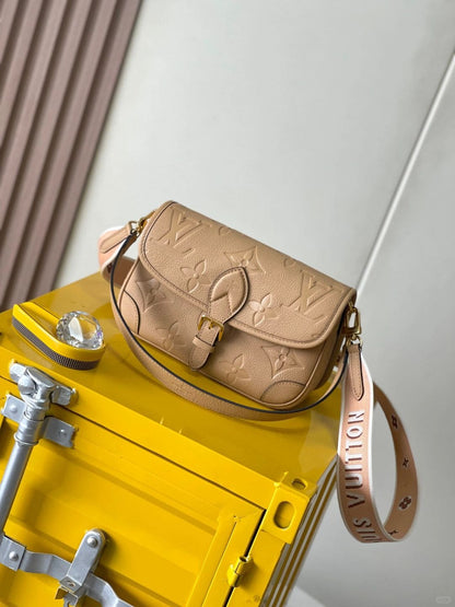 Louis Vuitton M11817 Diane