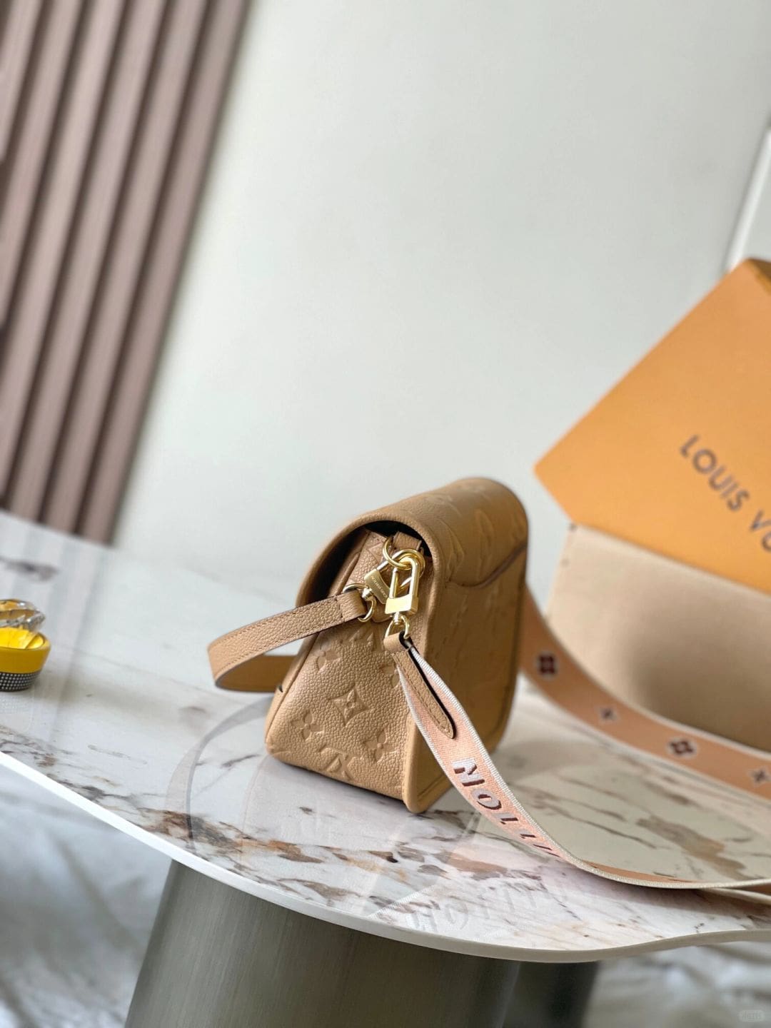 Louis Vuitton M11817 Diane