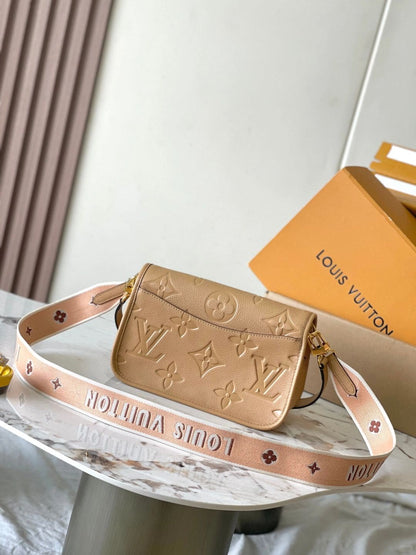 Louis Vuitton M11817 Diane