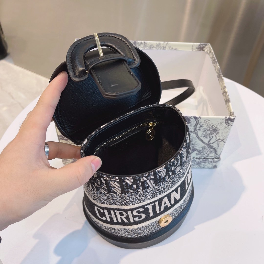 CHRISTIAN DIOR  Calfskin Small Dior Vibe Bucket Blue