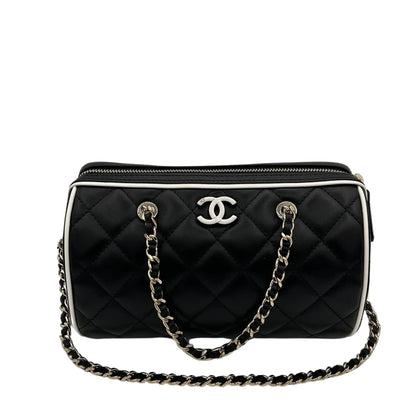 CHANEL CLUTCH WITH CHAIN BLACK AND WHITE 18CM