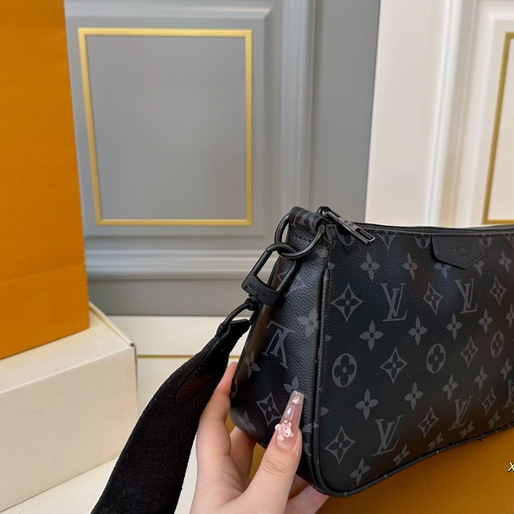 LOUIS VUITTON POCHETTE ACCESSOIRE XL BLACK 27CM M11741