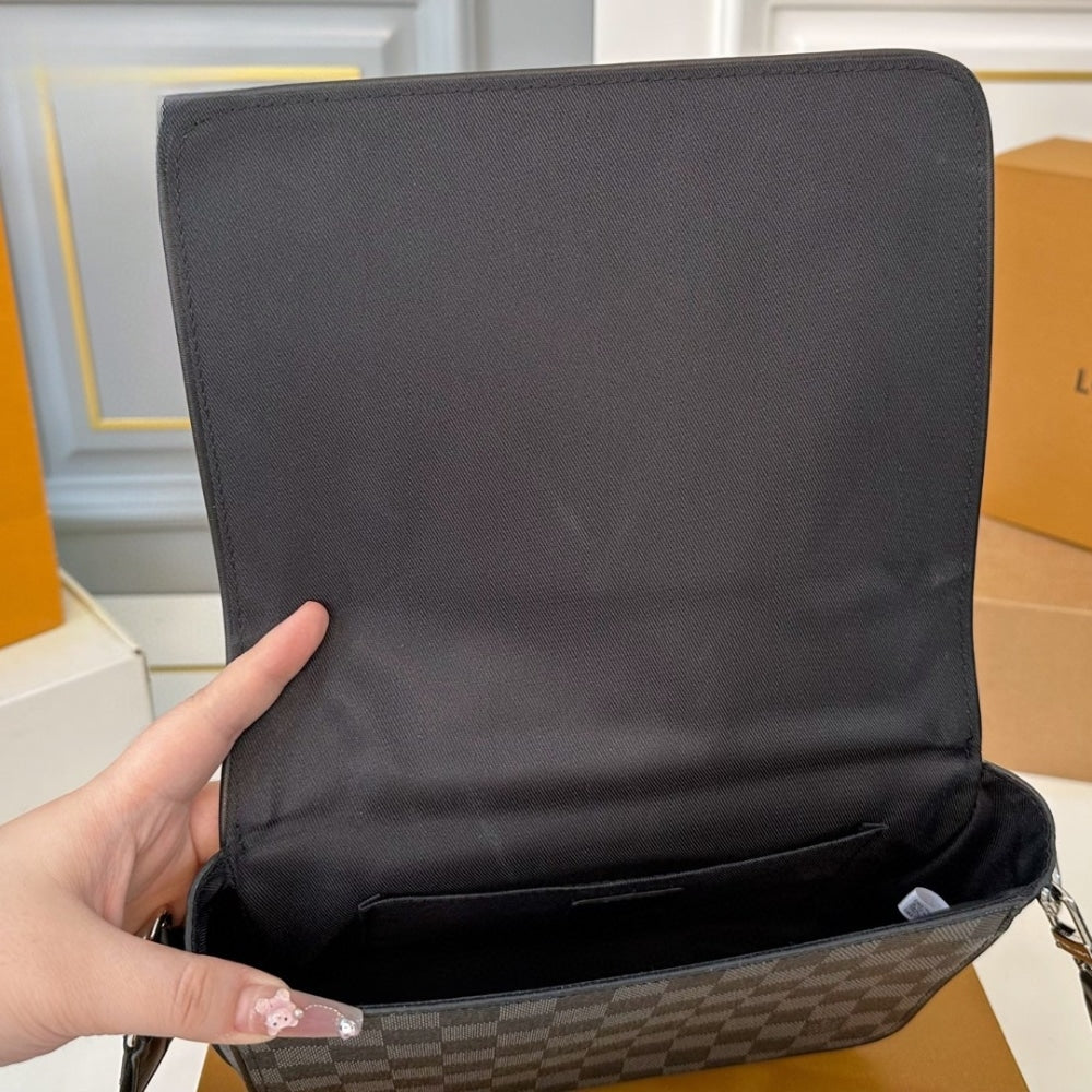 LOUIS VUITTON STUDIO MESSENGER DAMIER BLACK AND GREY 23CM N50007