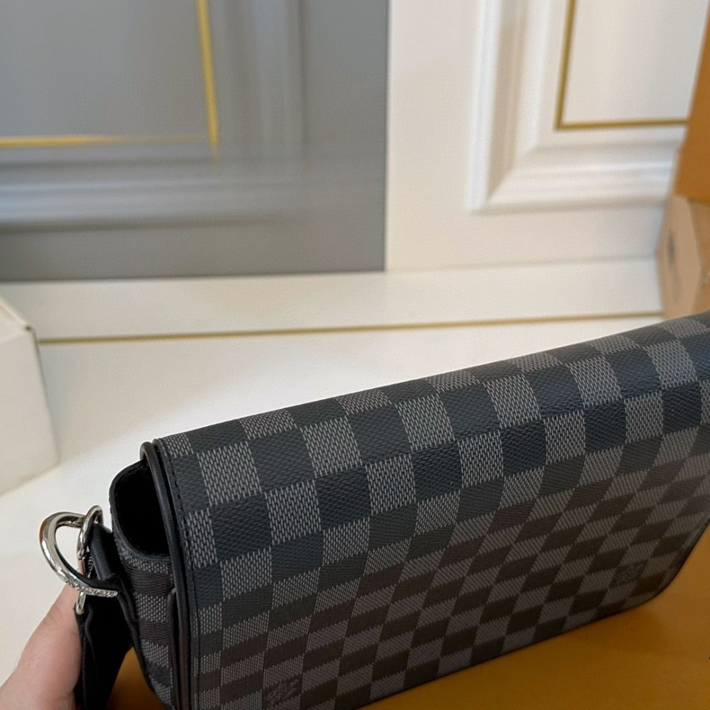 LOUIS VUITTON STUDIO MESSENGER DAMIER BLACK AND GREY 23CM N50007