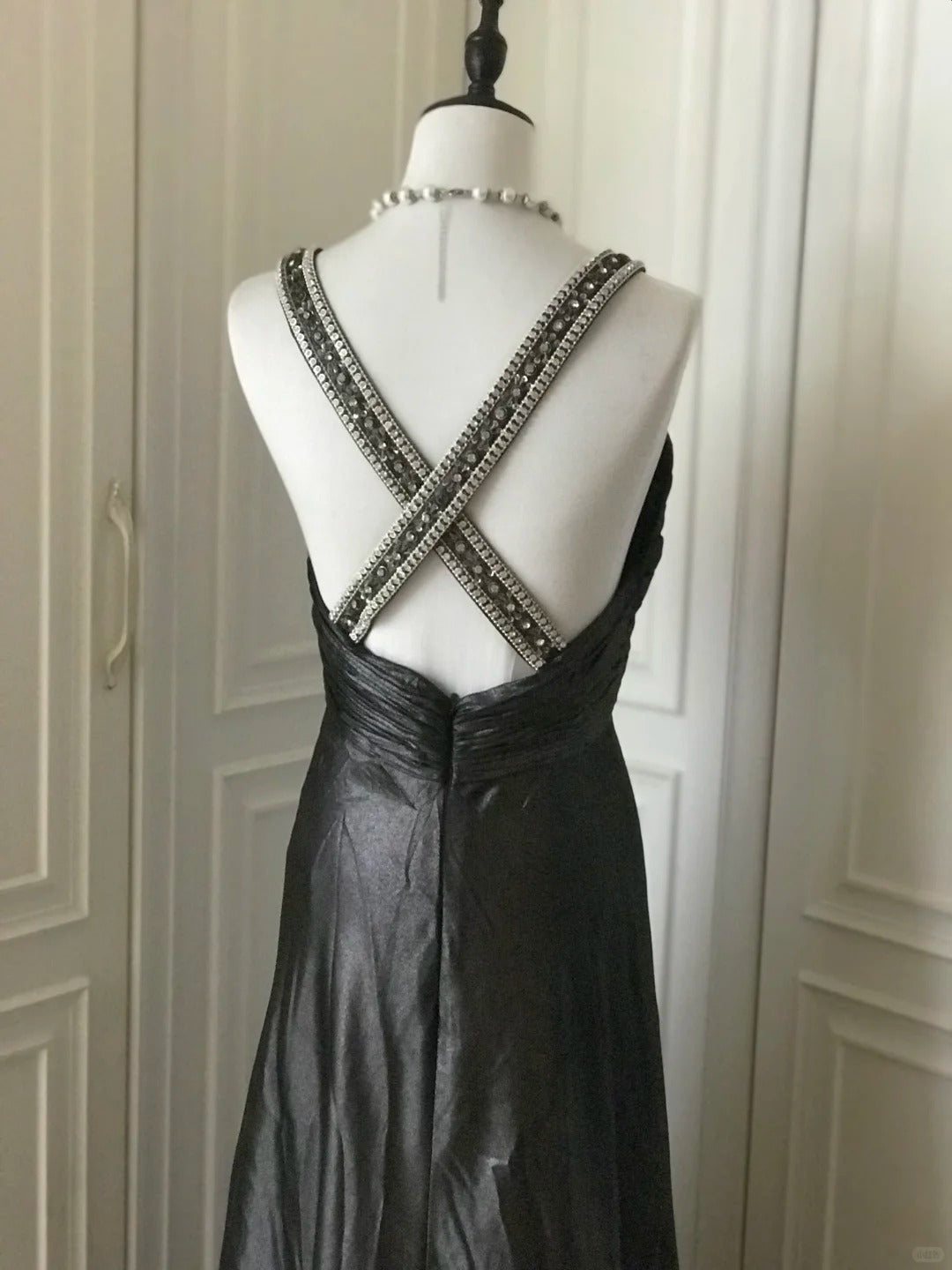 ___Black beaded mysterious and noble black swan vintag Downton Abbey deep V long satin ball gown evening dress gh4390