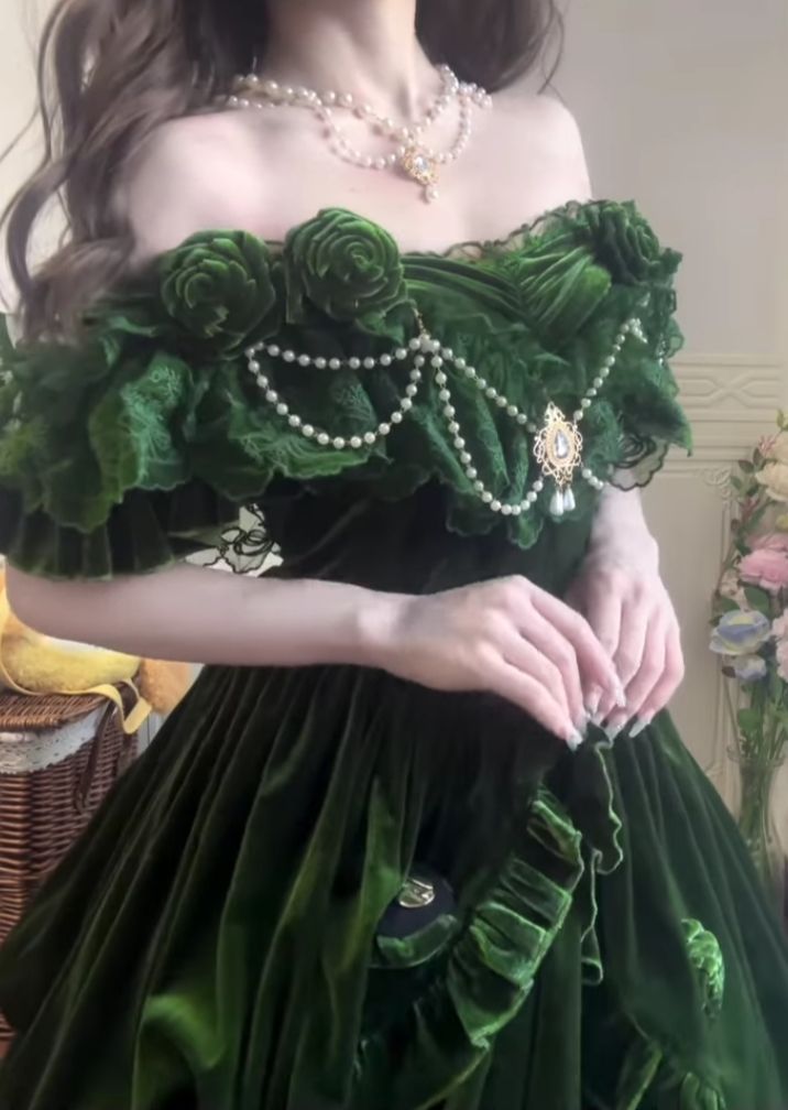Green Exquisite Ball Gown Off the Shoulder Velvet Long Party Dress Prom Dress SH3594