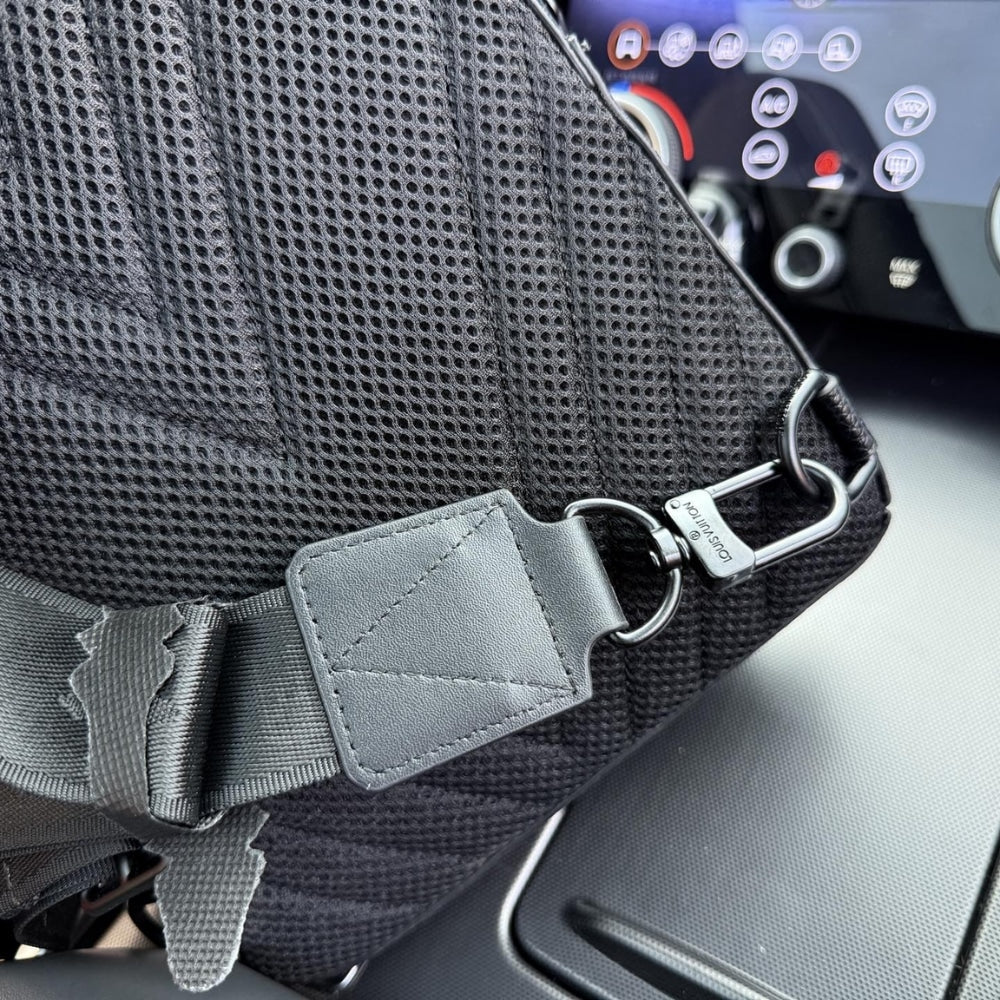 LOUIS VUITTON PILOT SLINGBAG BLACK 20CM M23736