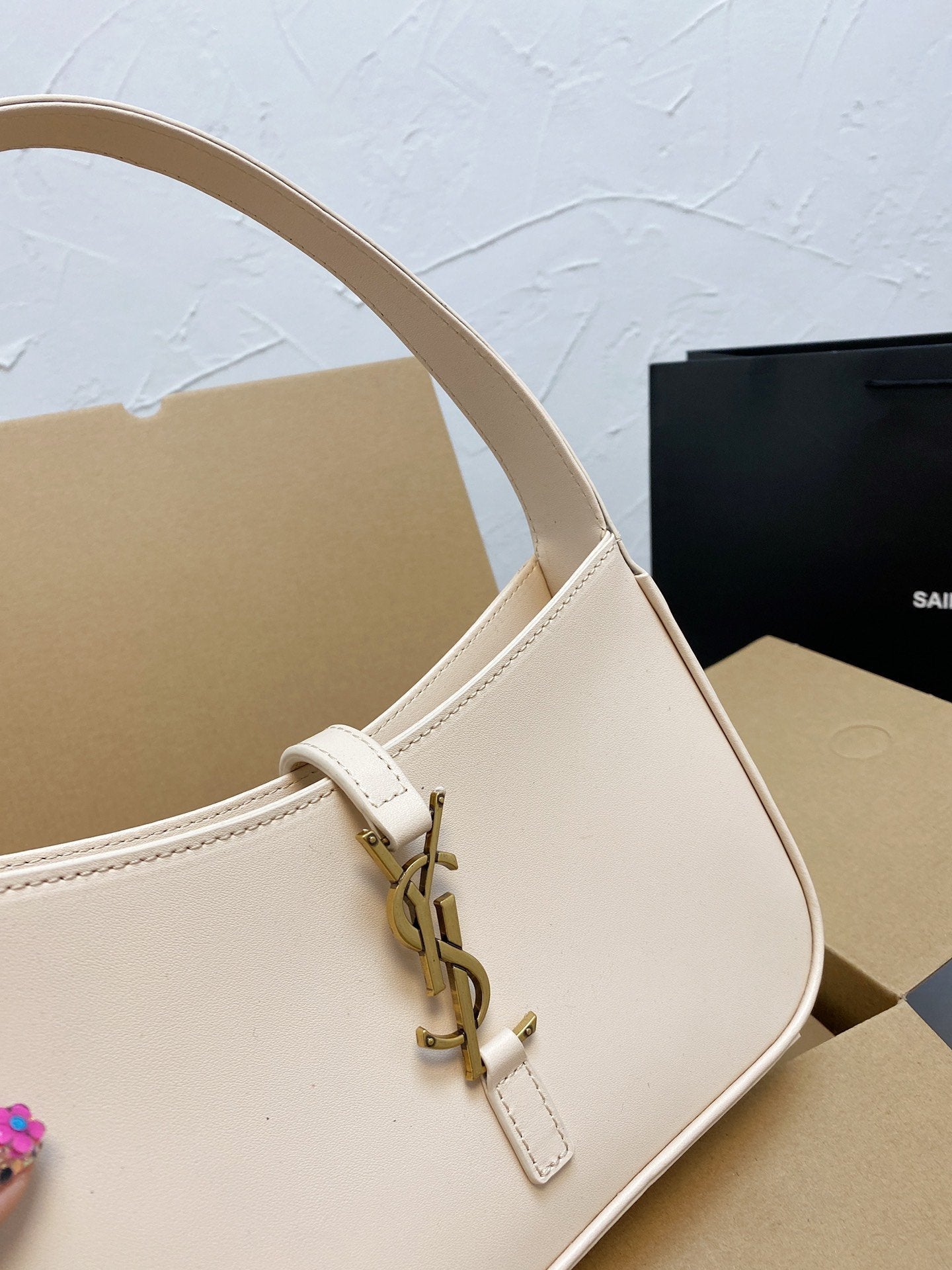 SAINT LAURENT LE 5 À 7 HOBO BAG