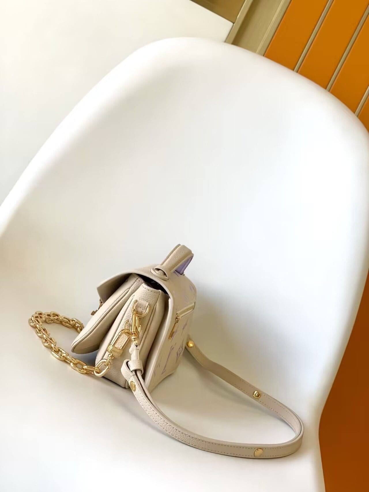 Louis Vuitton M23940 Pochette Métis East West