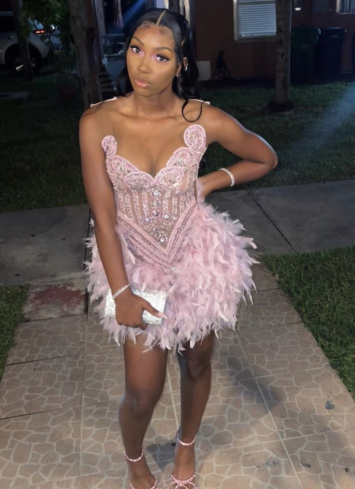Luxury Feather Beaded Sweetheart Neckline Mini Cocktail Dress Pink Short Party Dress Homecoming Dress S690