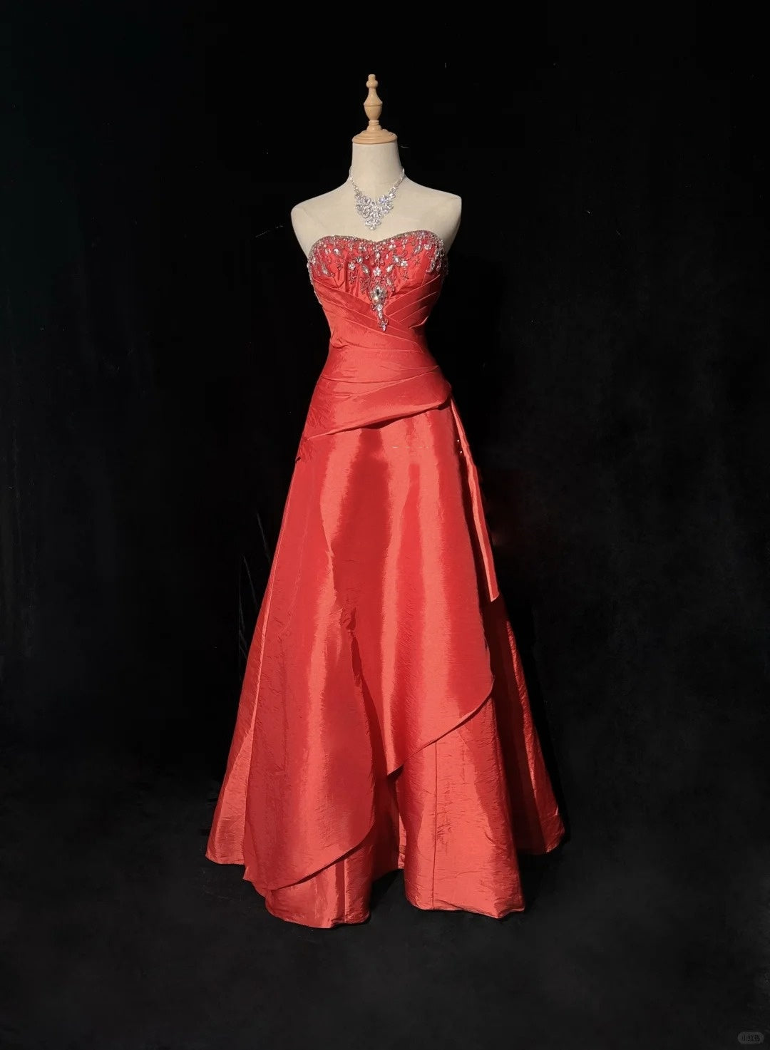 Red Gorgeous Vintage Shiny Elegant Delicate Rhinestone Beaded Satin Floor Length Fairy Ball Gown Evening Gown Party Gown Prom Gown Red Waltz gh3854